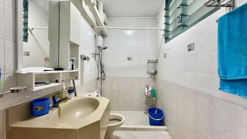 461 Choa Chu Kang Avenue 4, 461 Choa Chu Kang Avenue 4, 3 Bedrooms, 1,324 sqft, HDB Flat For Sale, by Lee Wen Wei Samantha, 500125895 - Bathroom - PropertyGuru.com.sg