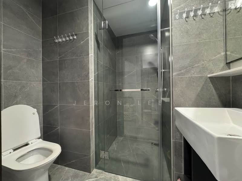 Riverfront Residences, 41 Hougang Avenue 7, Room Rental, 200 sqft, Condominium For Rent, by Jeron Lee, 500125903 - Bathroom - PropertyGuru.com.sg