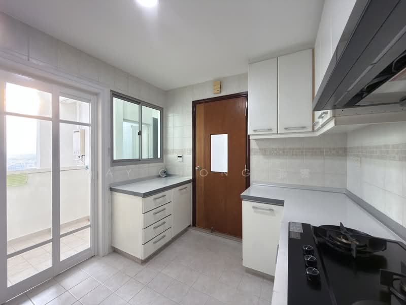 Bishan Loft, 31 Bishan Street 11, 4 Bedrooms, 1,981 sqft, Condominium For Rent, by May Chong 張雲, 500125909 - Kitchen - PropertyGuru.com.sg