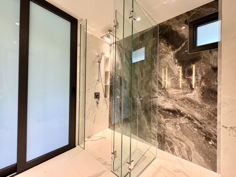 Greenbank Park, Greenbank Park, 5 Bedrooms, 5,446 sqft, Semi-Detached House For Sale, by Darrell Chan, 500125913 - Bathroom - PropertyGuru.com.sg