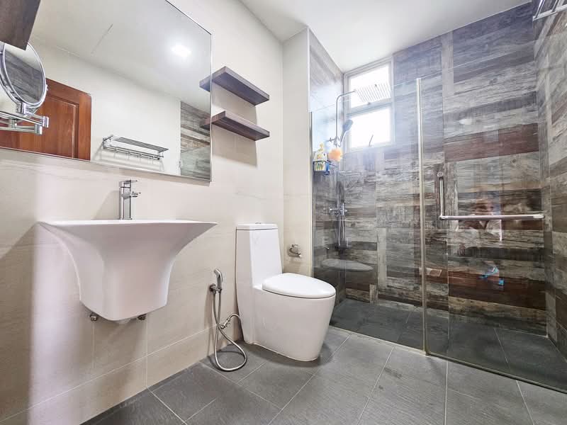 ⭐ D19 Charming 3 Storey Semi-D @ Near Nex Mall, Serangoon Mrt ⭐, Near Nex Mall, 5 Bedrooms, 3,000 sqft, Semi-Detached House For Rent, by Roy Lee, 500125916 - Bathroom - PropertyGuru.com.sg