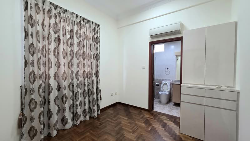 ⭐️ Eminence Landed ⭐️ Charming 3 Storey Semi-D @ Near Nex Mall, Serangoon Mrt ⭐, Near Nex Mall, 6 Bedrooms, 3,000 sqft, Semi-Detached House For Rent, by Roy Lee, 500125916 - Level 2 Bedroom Left - PropertyGuru.com.sg