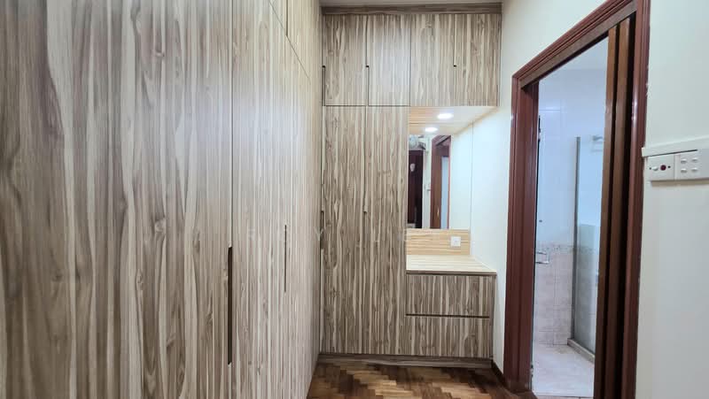 ⭐️ Eminence Landed ⭐️ Charming 3 Storey Semi-D @ Near Nex Mall, Serangoon Mrt ⭐, Near Nex Mall, 6 Bedrooms, 3,000 sqft, Semi-Detached House For Rent, by Roy Lee, 500125916 - Level 2 Master Wardrobe Brand New - PropertyGuru.com.sg