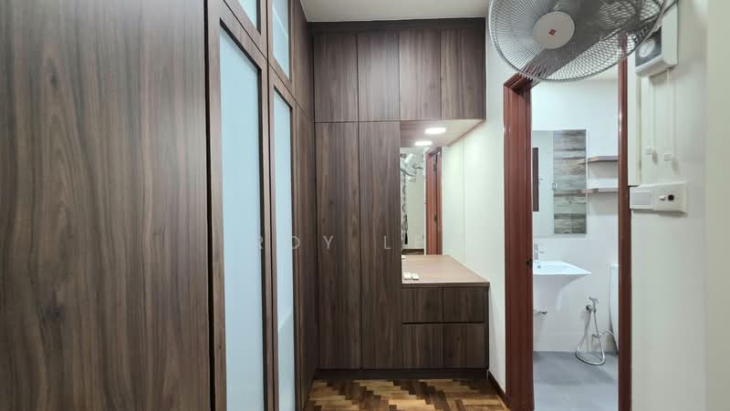 ⭐️ Eminence Landed ⭐️ Charming 3 Storey Semi-D @ Near Nex Mall, Serangoon Mrt ⭐, Near Nex Mall, 6 Bedrooms, 3,000 sqft, Semi-Detached House For Rent, by Roy Lee, 500125916 - Level 3 Bedroom Front Wardrobe - PropertyGuru.com.sg