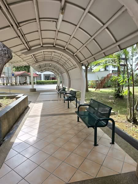 304 Ang Mo Kio Avenue 1, 304 Ang Mo Kio Avenue 1, 3 Bedrooms, 1,044 sqft, HDB Flat For Sale, by Sam Lek, 500125917 - Covered walkway - PropertyGuru.com.sg
