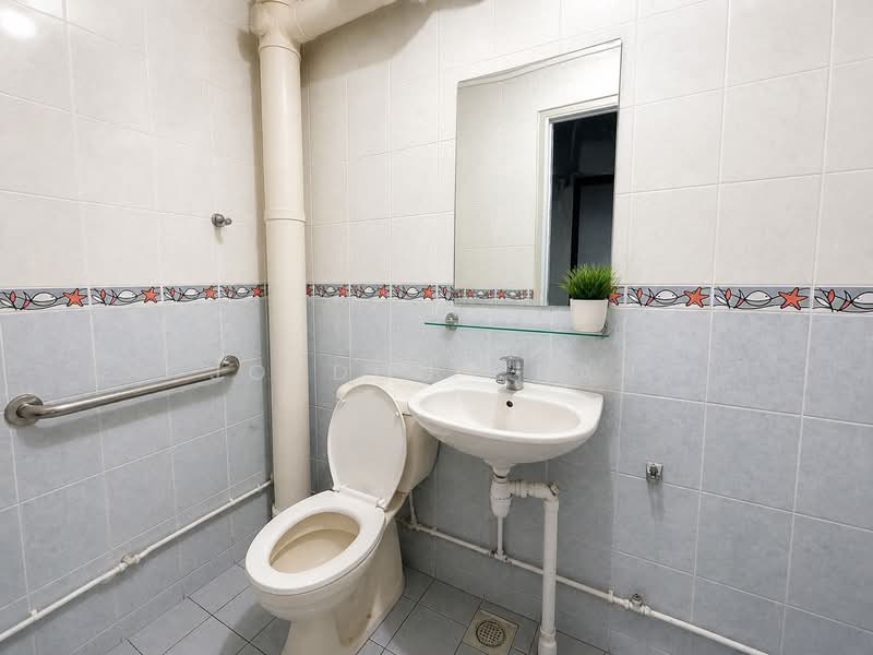 423 Ang Mo Kio Avenue 3, 423 Ang Mo Kio Avenue 3, 4 Bedrooms, 1,431 sqft, HDB Flat For Sale, by Jordon Chan, 500125944 - Bathroom - PropertyGuru.com.sg