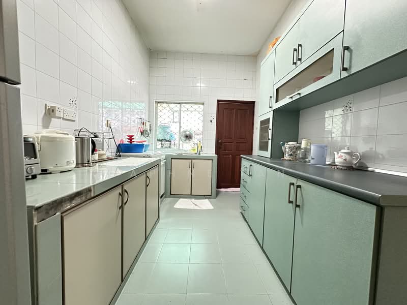 RARE FREEHOLD REGULAR PLOT CORNER TERRACE FOR REBUILT, Cedar Avenue/Puay Hee Avenue/Butterfly Avenue/Lichi Avenue, 4 Bedrooms, 1,456 sqft, Corner Terrace For Sale, by Daphne Tan, 500125945 - Kitchen - PropertyGuru.com.sg