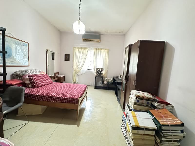 RARE FREEHOLD REGULAR PLOT CORNER TERRACE FOR REBUILT, Cedar Avenue/Puay Hee Avenue/Butterfly Avenue/Lichi Avenue, 4 Bedrooms, 1,456 sqft, Corner Terrace For Sale, by Daphne Tan, 500125945 - Bedroom - PropertyGuru.com.sg