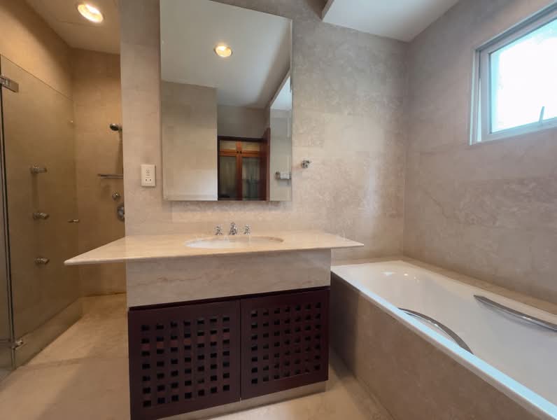 ◤ RARE Subdivisible! Orchard Bungalow by Famous Architect Huge Land Wide Frontage ❤️ Walk to Orchard, Orchard Designer Bungalow One Tree Hill, 5 Bedrooms, 5,845 sqft, Bungalow House For Sale, by Val Lin, 500125950 - Bathroom - PropertyGuru.com.sg