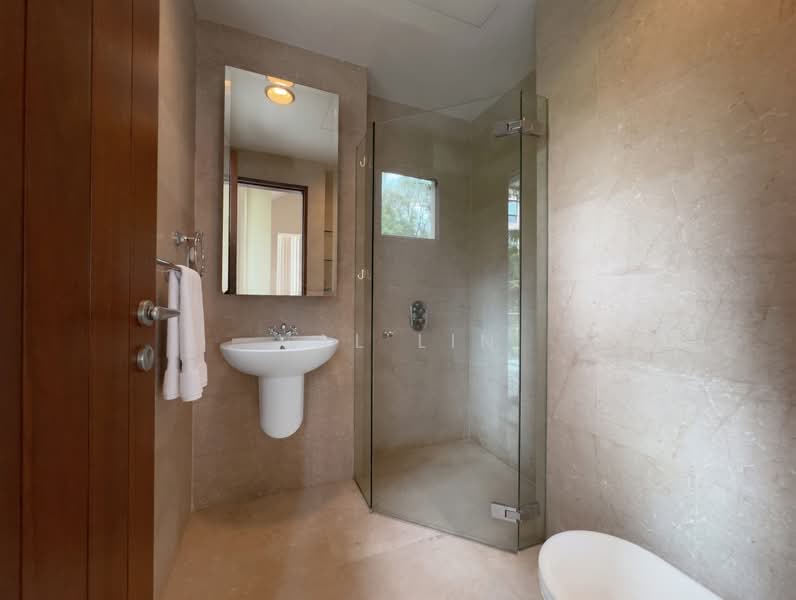 ◤ RARE Subdivisible! Orchard Bungalow by Famous Architect Huge Land Wide Frontage ❤️ Walk to Orchard, Orchard Designer Bungalow One Tree Hill, 5 Bedrooms, 5,845 sqft, Bungalow House For Sale, by Val Lin, 500125950 - Bathroom - PropertyGuru.com.sg
