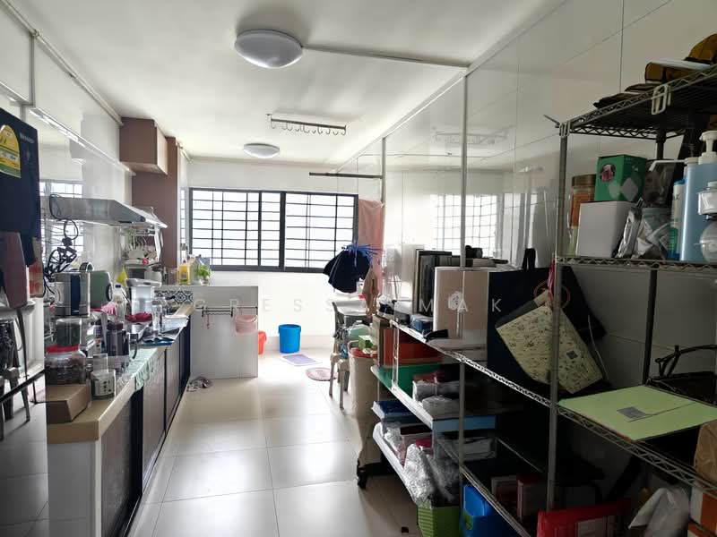 260 Yishun Street 22, 260 Yishun Street 22, 3 Bedrooms, 904 sqft, HDB Flat For Sale, by Gressa Mak, 500125953 - Kitchen - PropertyGuru.com.sg