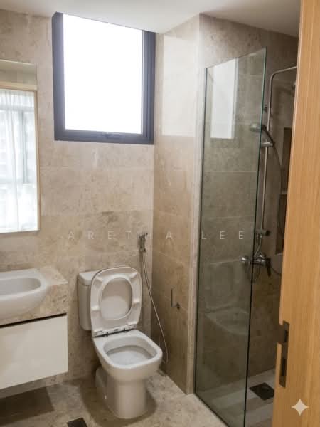 La Fiesta, Sengkang Square, 3 Bedrooms, 1,001 sqft, Condominium For Rent, by Aretha Lee, 500125962 - Bathroom - PropertyGuru.com.sg