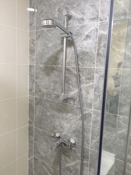 La Fiesta, Sengkang Square, 3 Bedrooms, 1,001 sqft, Condominium For Rent, by Aretha Lee, 500125962 - Bathroom - PropertyGuru.com.sg