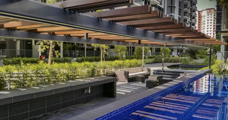 La Fiesta, Sengkang Square, 3 Bedrooms, 1,001 sqft, Condominium For Rent, by Aretha Lee, 500125962 - Pool - PropertyGuru.com.sg