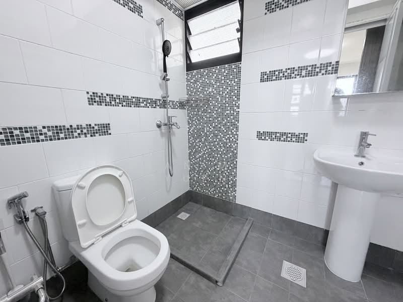 261A Punggol Way, 261A Punggol Way, 2 Bedrooms, 731 sqft, HDB Flat For Rent, by Tristan Ma Siu Yuen, 500125991 - Bathroom - PropertyGuru.com.sg