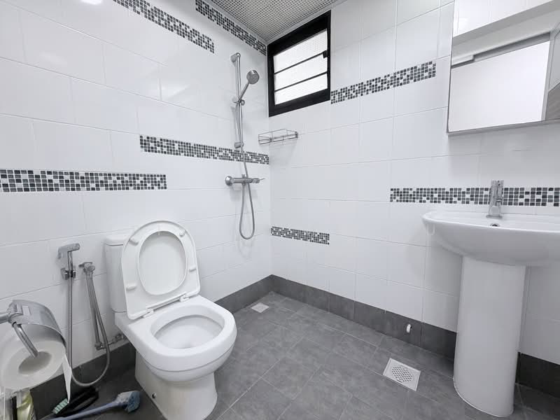 261A Punggol Way, 261A Punggol Way, 2 Bedrooms, 731 sqft, HDB Flat For Rent, by Tristan Ma Siu Yuen, 500125991 - Bathroom - PropertyGuru.com.sg