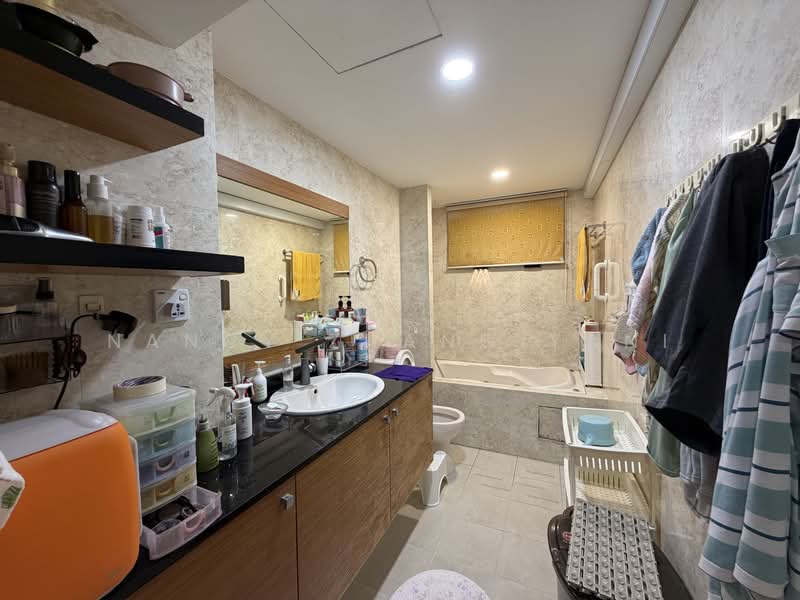 Duku lane, Duku Lane, 5 Bedrooms, 4,300 sqft, Terraced House For Sale, by Nancy Zhang Yani, 500126012 - Bathroom - PropertyGuru.com.sg