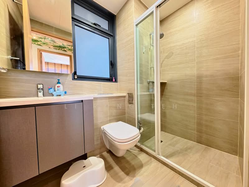 Hundred Palms Residences, 272 Yio Chu Kang Road, 3 Bedrooms, 958 sqft, Executive Condominium For Sale, by Li Rong Teh, 500126013 - Bathroom - PropertyGuru.com.sg