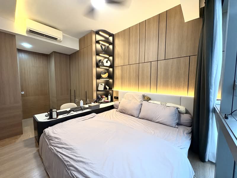 Echelon, 9 Alexandra View, 3 Bedrooms, 1,001 sqft, Condominium For Sale, by Paul Ang, 500126021 - Master Bedroom.Call Paul Ang at 87897719 - PropertyGuru.com.sg
