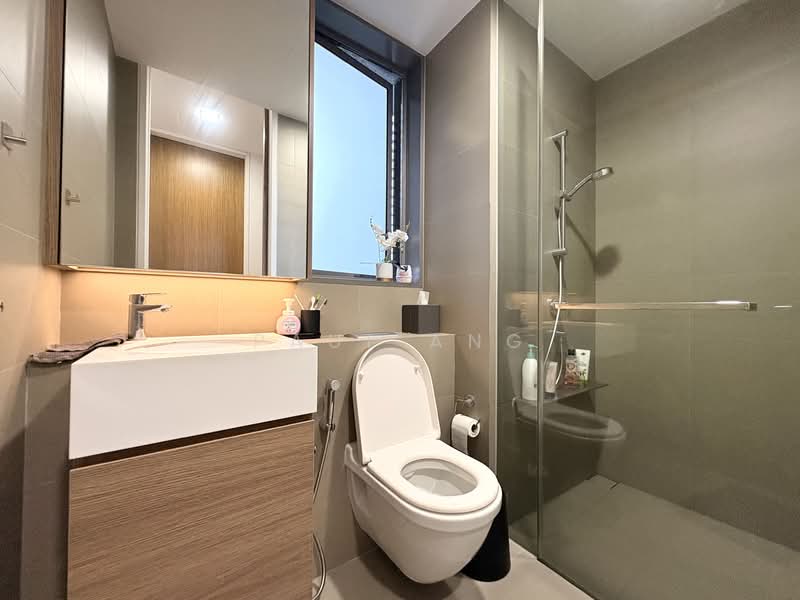 Echelon, 9 Alexandra View, 3 Bedrooms, 1,001 sqft, Condominium For Sale, by Paul Ang, 500126021 - Common Bath. Call Paul Ang at 87897719! - PropertyGuru.com.sg