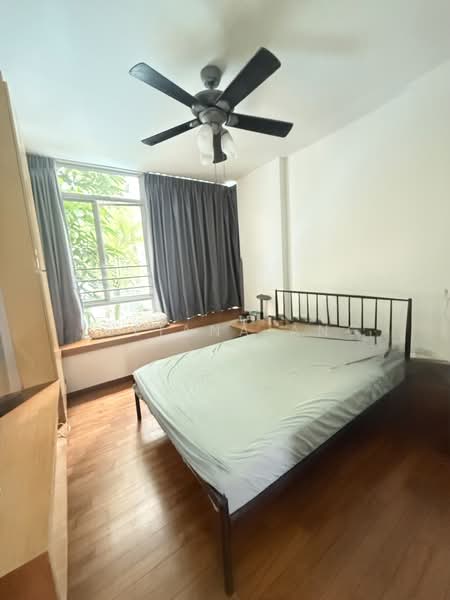 The Lakeshore, 31 Jurong West Street 41, 3 Bedrooms, 1,109 sqft, Condominium For Rent, by Juliana Ang, 500126024 - Bedroom - PropertyGuru.com.sg
