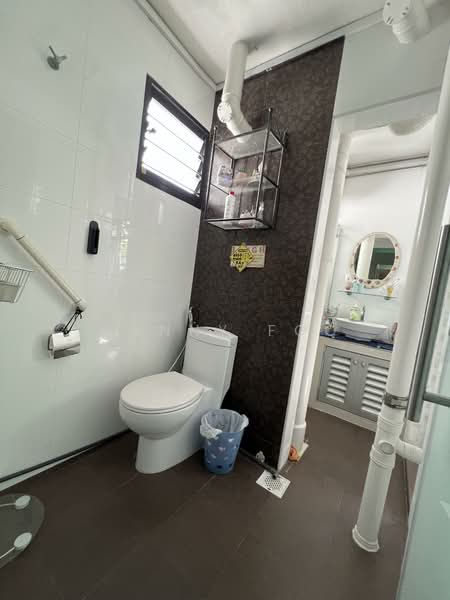 5 Dover Crescent, 5 Dover Crescent, Room Rental, 180 sqft, HDB Flat For Rent, by Danny Foo, 500126030 - Bathroom - PropertyGuru.com.sg