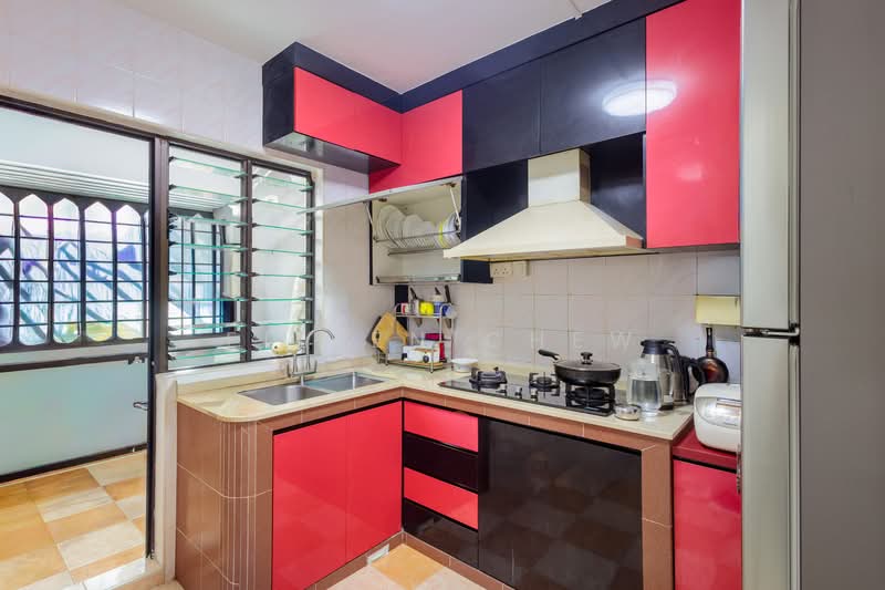 322 Sembawang Close, 322 Sembawang Close, 3 Bedrooms, 1,076 sqft, HDB Flat For Sale, by Eileen Chew, 500126033 - Kitchen - PropertyGuru.com.sg