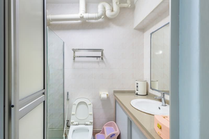 322 Sembawang Close, 322 Sembawang Close, 3 Bedrooms, 1,076 sqft, HDB Flat For Sale, by Eileen Chew, 500126033 - Bathroom - PropertyGuru.com.sg