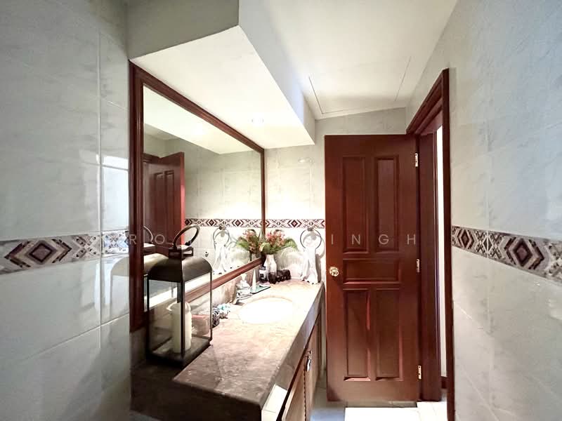 Aspen Heights, 261 River Valley Road, 3 Bedrooms, 1,745 sqft, Condominium For Sale, by Rohina Singh, 500126036 - Bathroom - PropertyGuru.com.sg