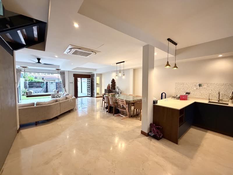 Teacher's Housing Estate, Iqbal Avenue, 5 Bedrooms, 3,800 sqft, Terraced House For Rent, by Daphne Phua, 500126048 - Modern, bright and airy. Luxury of space - PropertyGuru.com.sg