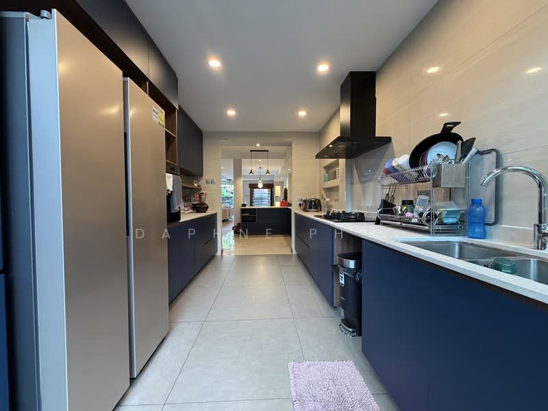 Teacher's Housing Estate, Iqbal Avenue, 5 Bedrooms, 3,800 sqft, Terraced House For Rent, by Daphne Phua, 500126048 - Thoughtfully designed. Wet & dry kitchen - PropertyGuru.com.sg