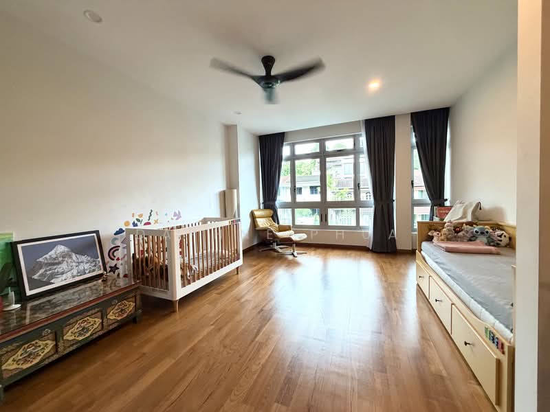 Teacher's Housing Estate, Iqbal Avenue, 5 Bedrooms, 3,800 sqft, Terraced House For Rent, by Daphne Phua, 500126048 - Commodious bedrooms and all ensuite! - PropertyGuru.com.sg