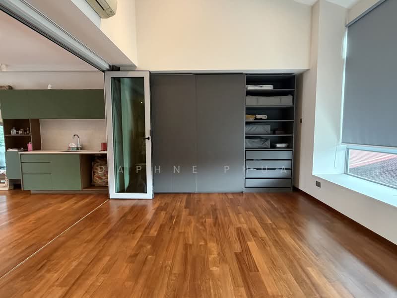 Teacher's Housing Estate, Iqbal Avenue, 5 Bedrooms, 3,800 sqft, Terraced House For Rent, by Daphne Phua, 500126048 - Full height wardrobe. Ample storage! - PropertyGuru.com.sg