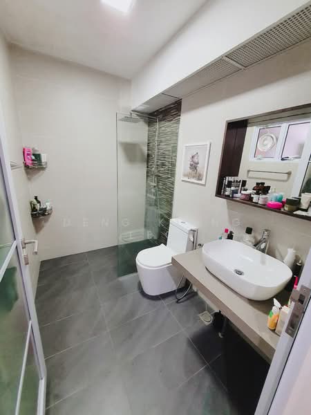 297A Compassvale Street, 297A Compassvale Street, 4 Bedrooms, 1,442 sqft, HDB Flat For Sale, by Deng Kiang Leo, 500126054 - Master Bathroom - PropertyGuru.com.sg