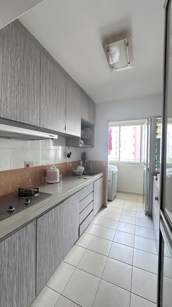 62B Strathmore Avenue, 62B Strathmore Avenue, 2 Bedrooms, 743 sqft, HDB Flat For Sale, by Irene Yeo, 500126058 - Kitchen - PropertyGuru.com.sg