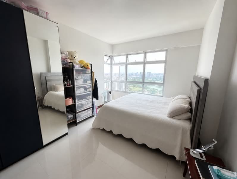 292C Bukit Batok East Avenue 6, 292C Bukit Batok East Avenue 6, 3 Bedrooms, 1,216 sqft, HDB Flat For Sale, by James Tai, 500126061 - Bedroom - PropertyGuru.com.sg