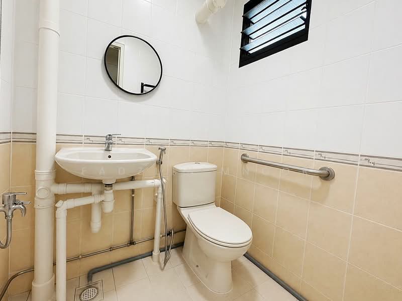 714 Clementi West Street 2, 714 Clementi West Street 2, 2 Bedrooms, 721 sqft, HDB Flat For Sale, by Fadzlin MNoor, 500126106 - Bathroom - PropertyGuru.com.sg