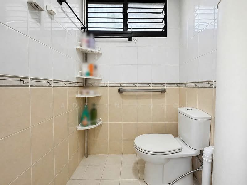 714 Clementi West Street 2, 714 Clementi West Street 2, 2 Bedrooms, 721 sqft, HDB Flat For Sale, by Fadzlin MNoor, 500126106 - Bathroom - PropertyGuru.com.sg