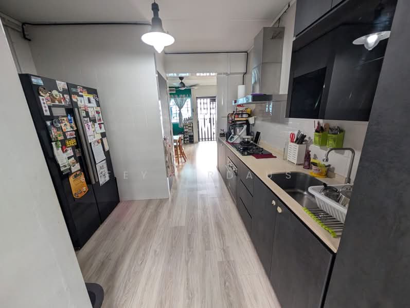 728 Woodlands Circle, 728 Woodlands Circle, 3 Bedrooms, 980 sqft, HDB Flat For Sale, by Fey Firdaus, 500126117 - Kitchen - PropertyGuru.com.sg