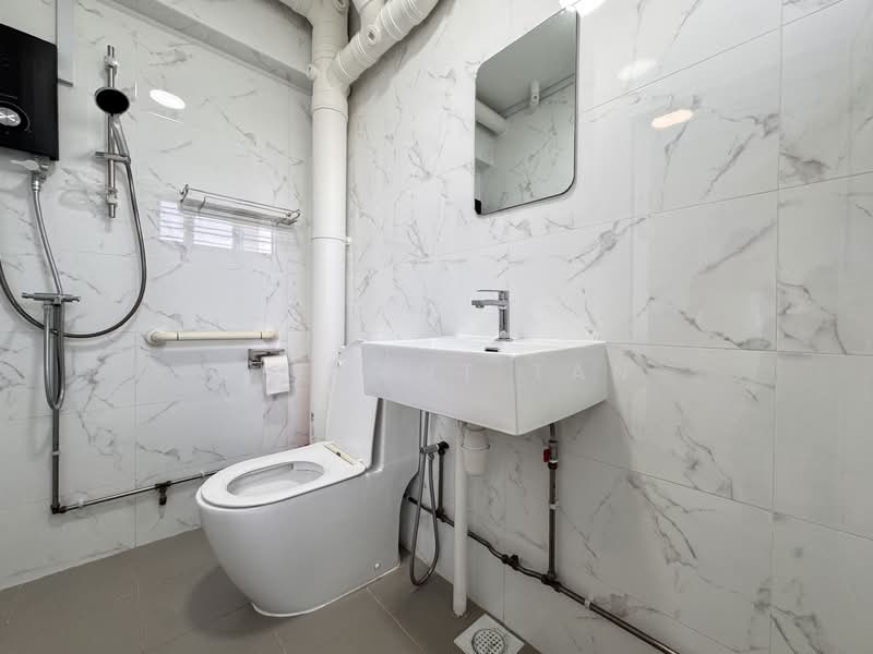 411 Serangoon Central, 411 Serangoon Central, 3 Bedrooms, 1,151 sqft, HDB Flat For Rent, by Clement Tan, 500126119 - Common Bathroom  - PropertyGuru.com.sg