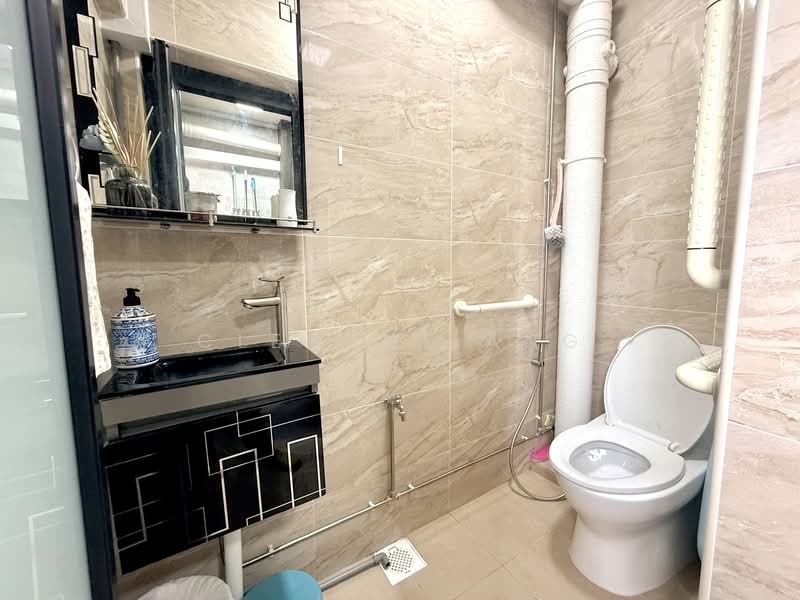 410 Jurong West Street 42, 410 Jurong West Street 42, 3 Bedrooms, 1,615 sqft, HDB Flat For Sale, by Clement Ang, 500126134 - Bathroom - PropertyGuru.com.sg