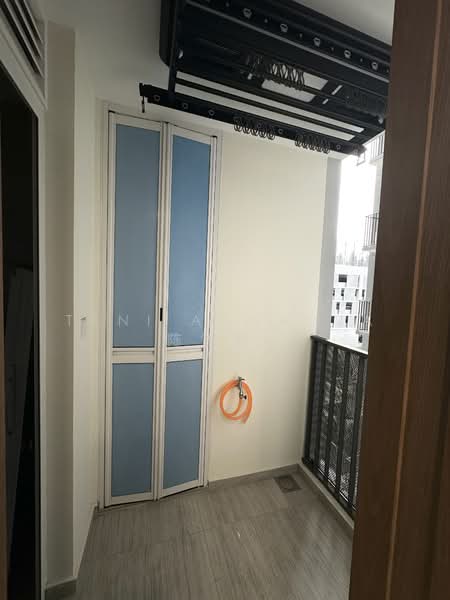 Midwood, 8 Hillview Rise, 4 Bedrooms, 1,249 sqft, Condominium For Sale, by Teni Atmadja 陈铨莉., 500126138 - Balcony - PropertyGuru.com.sg