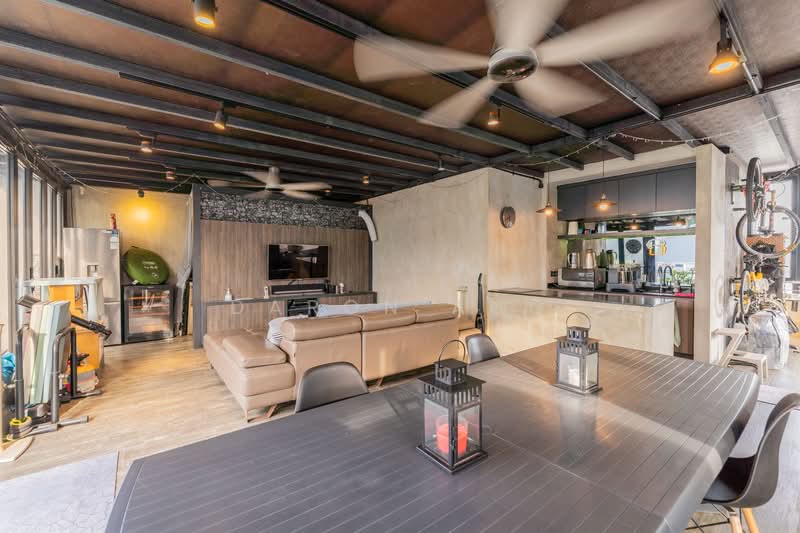 Cheap and Undervalued Penthouse with Reservoir View, , 3 Bedrooms, 2,401 sqft, Condominium For Sale, by Daron Ang, 500126159 - Upper Floor Roof Terrace - #PP - PropertyGuru.com.sg