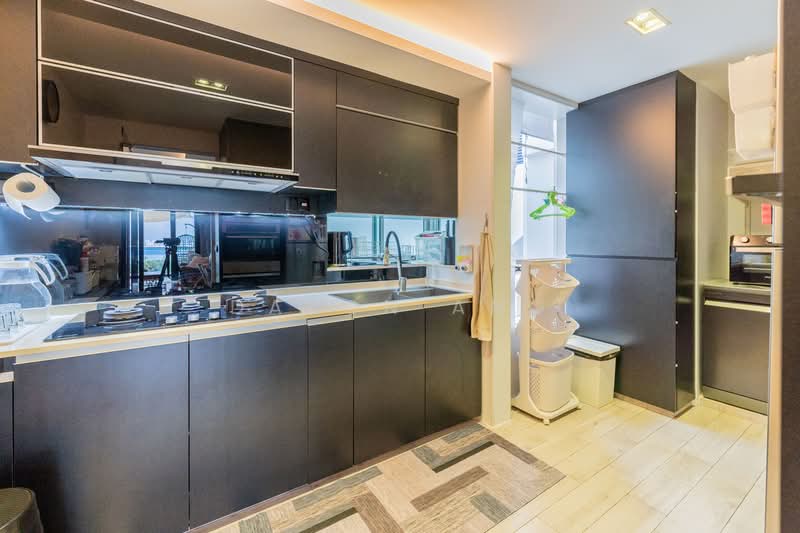 Cheap and Undervalued Penthouse with Reservoir View, , 3 Bedrooms, 2,401 sqft, Condominium For Sale, by Daron Ang, 500126159 - Lower Floor Kitchen - #PP - PropertyGuru.com.sg
