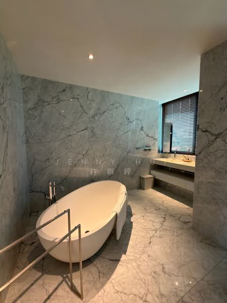 Alba, 8 Cairnhill Rise, 4 Bedrooms, 2,303 sqft, Condominium For Sale, by Jenny Hui 许群婷, 500126163 - Bathroom - PropertyGuru.com.sg