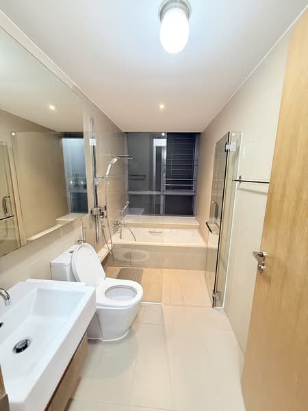 The Sixth Avenue Residences, 168 Sixth Avenue, 3 Bedrooms, 1,356 sqft, Condominium For Sale, by JEROME SUN, 500126214 - Master Bathroom - PropertyGuru.com.sg