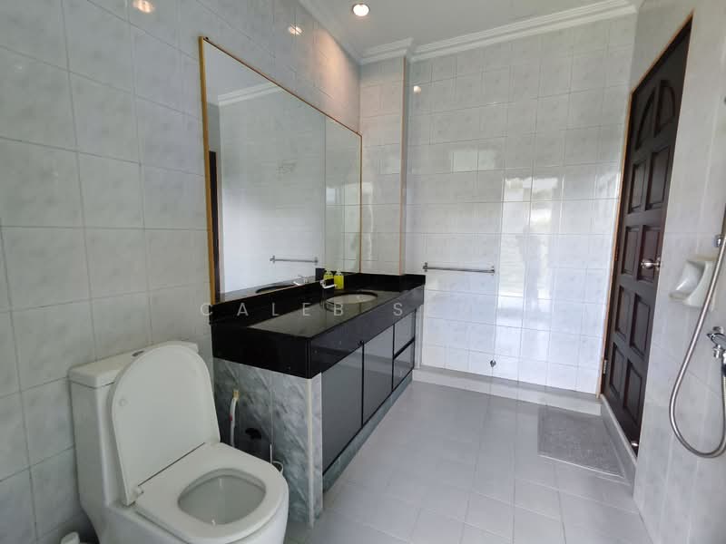 Newly Renovated Semi-D 5BR in Meragi Close, Meragi Close, 5 Bedrooms, 3,250 sqft, Semi-Detached House For Rent, by Caleb Seah, 500126232 - Bathroom - PropertyGuru.com.sg