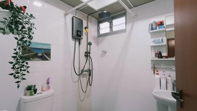 107A Canberra Street, 107A Canberra Street, 2 Bedrooms, 721 sqft, HDB Flat For Sale, by Jayden Saravannan, 500126240 - Bathroom - PropertyGuru.com.sg