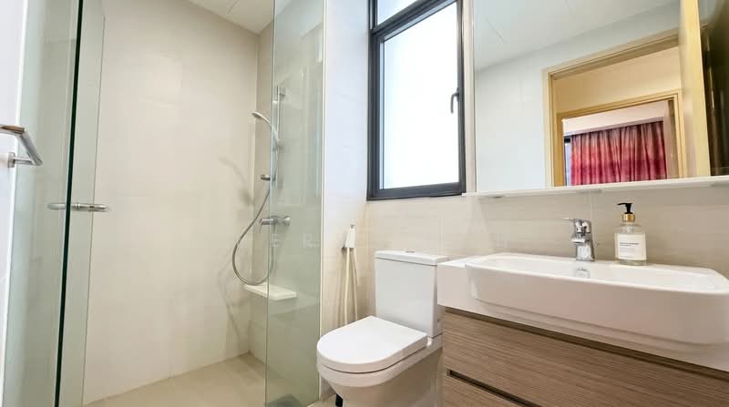 The Luxurie, , 3 Bedrooms, 1,055 sqft, Condominium For Rent, by Cheryl Soh, 500126250 - Common Bathroom - PropertyGuru.com.sg