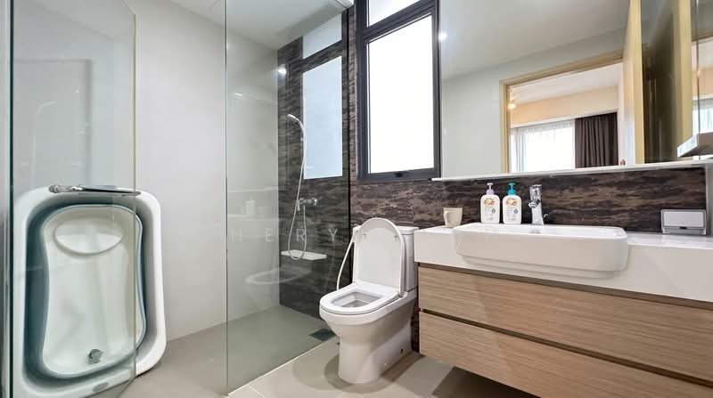The Luxurie, , 3 Bedrooms, 1,055 sqft, Condominium For Rent, by Cheryl Soh, 500126250 - Master Bathroom - PropertyGuru.com.sg